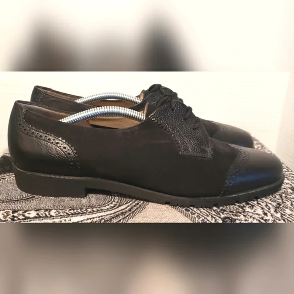 Salvatore Ferragamo Black Women's Lace-up Brogue Oxfords Size 8.5B - Picture 3 of 15